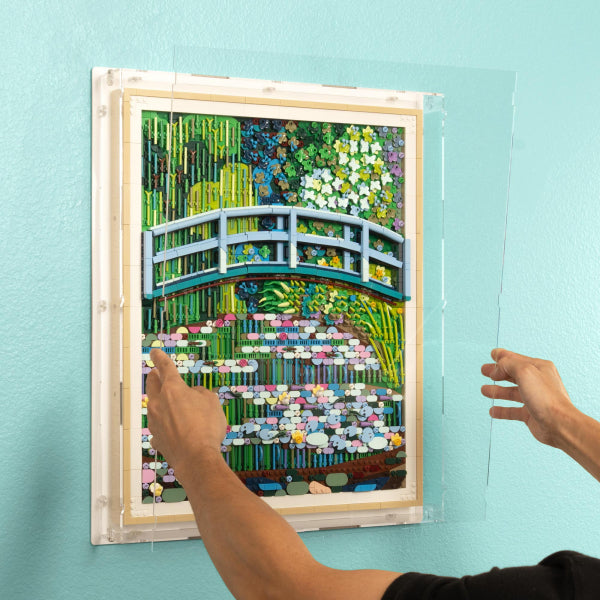 31220 Claude Monet – Brücke über einen Seerosenteich - Wandvitrine