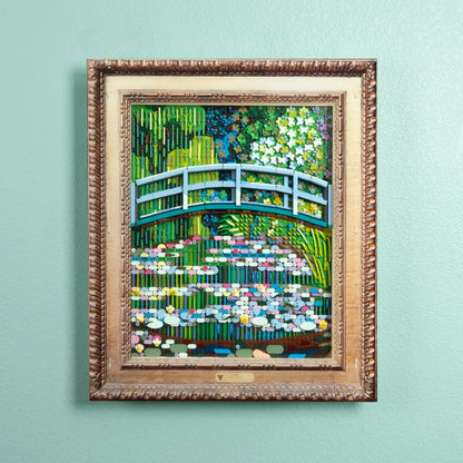 31220 Claude Monet – Brücke über einen Seerosenteich - Wandvitrine (Special Editon)