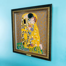 31221 Gustav Klimt – Der Kuss - Wandvitrine (Special Editon)