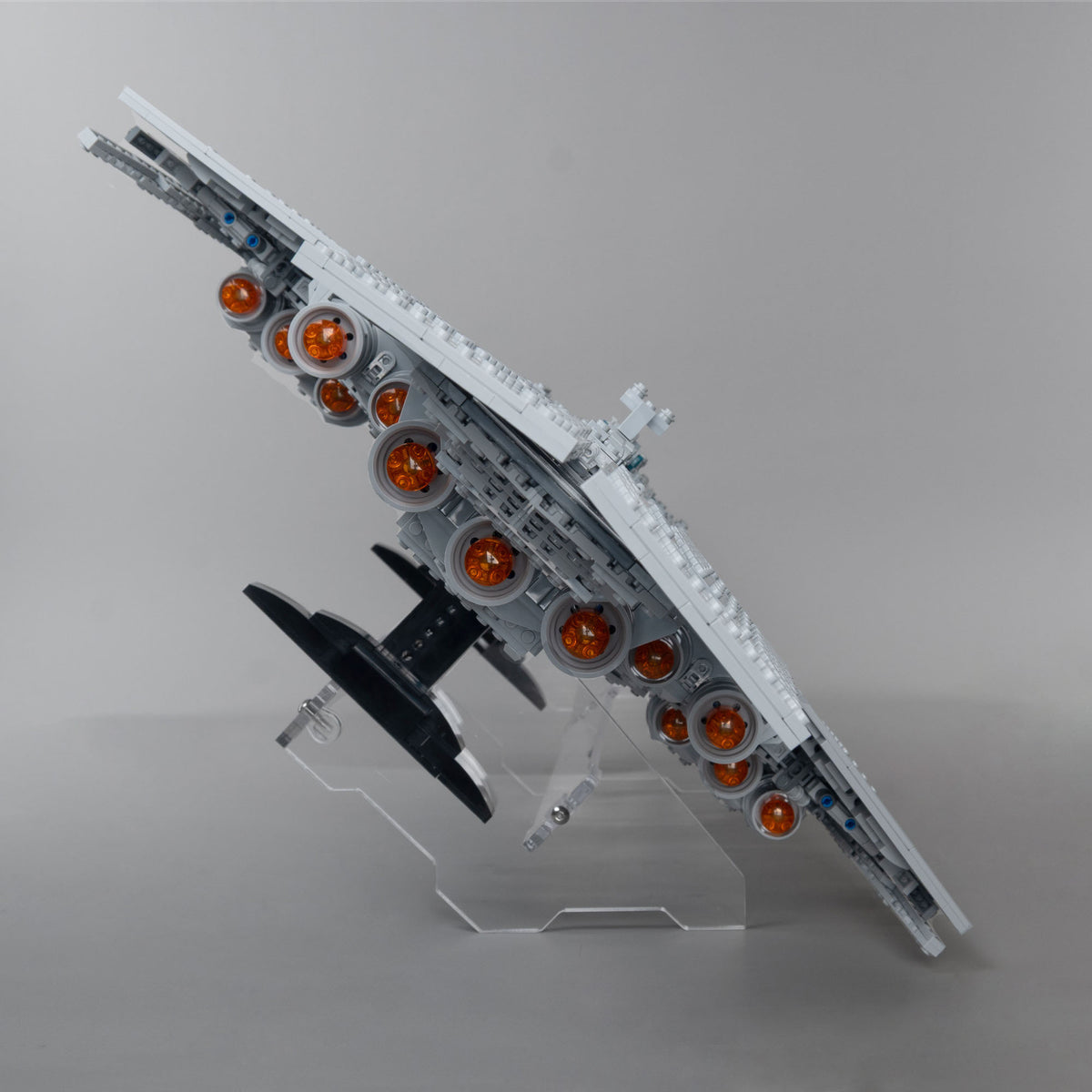 Acryl Displayständer für LEGO® 75457 Supersternzerstörer Executor – angewinkelt