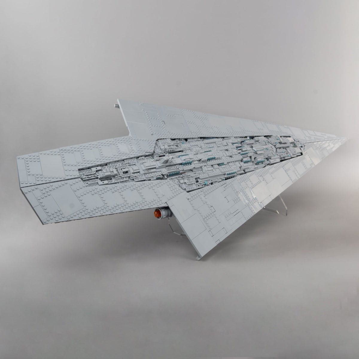 Acryl Displayständer für LEGO® 75457 Supersternzerstörer Executor – angewinkelt