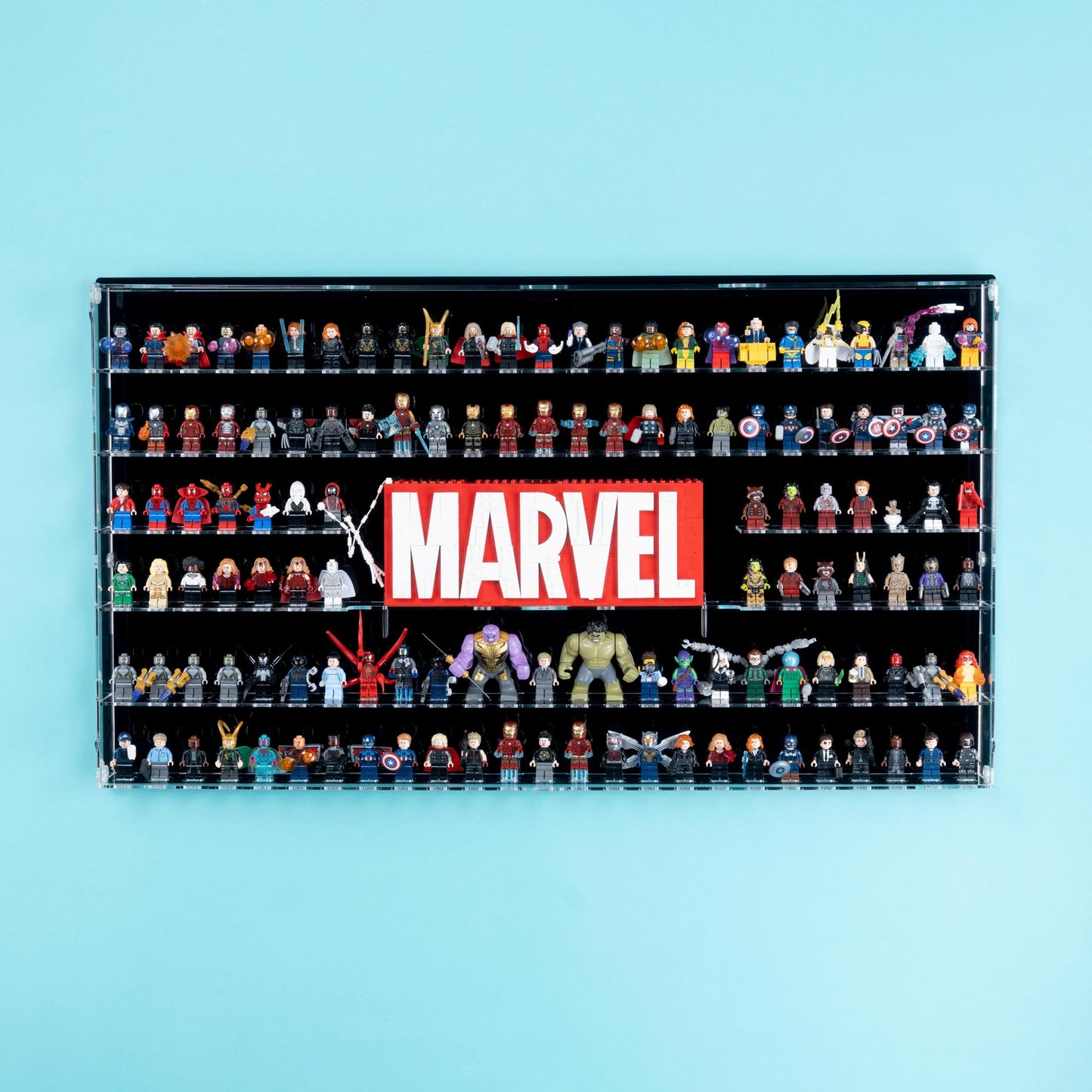 Wandvitrine LEGO® Marvel für 128 Minifiguren & Marvel Logo